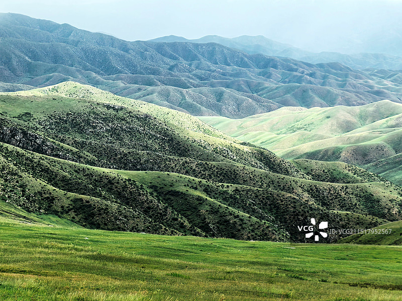 包头春坤山高山草甸草原风光图片素材