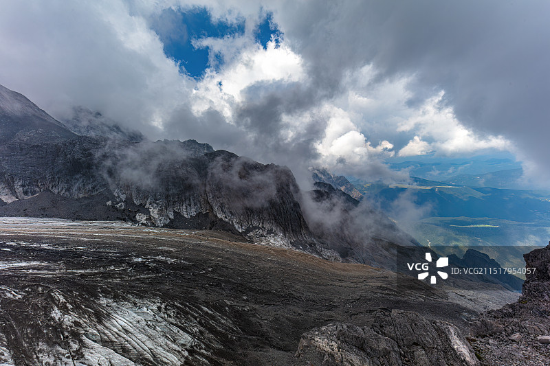 云南丽江玉龙雪山山顶地形地貌图片素材