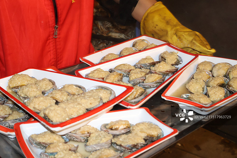 海南澄迈乡村喜宴上菜鲍鱼图片素材