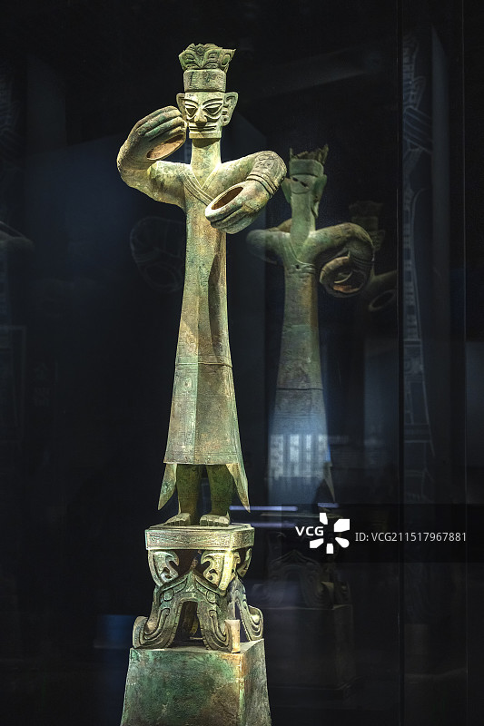 三星堆青铜大立人像图片素材