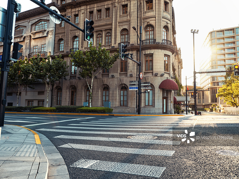 清晨上海老建筑街道图片素材