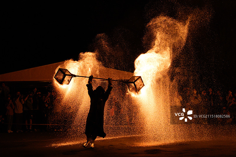 传统文化非遗火壶表演图片素材