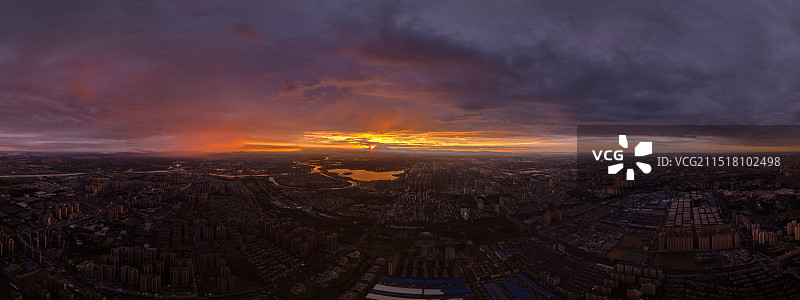 远眺长沙松雅湖畔震撼的日出火烧云图片素材
