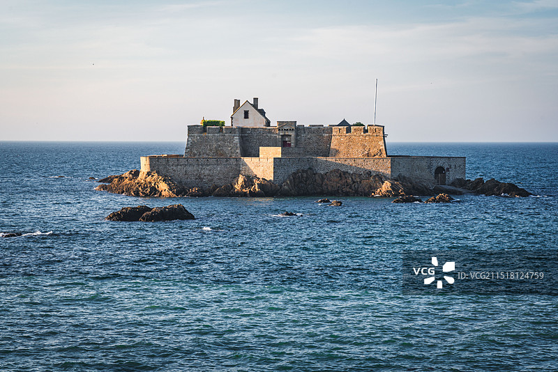 法国圣马洛海上的城堡图片素材