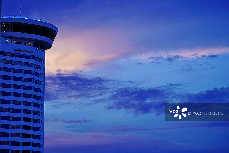 曼谷傍晚的蓝调时刻图片素材