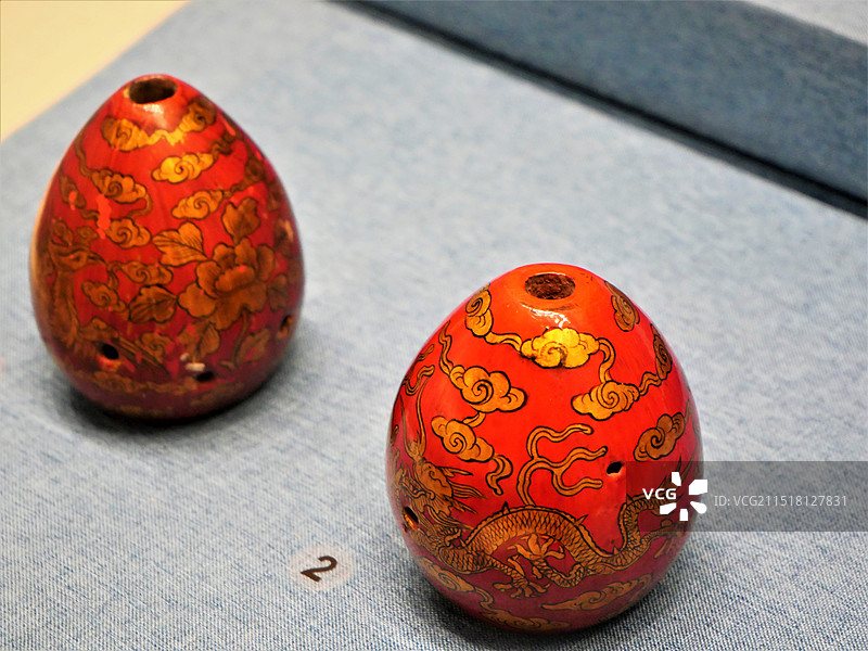 红漆描金云龙纹中和韶乐埙图片素材