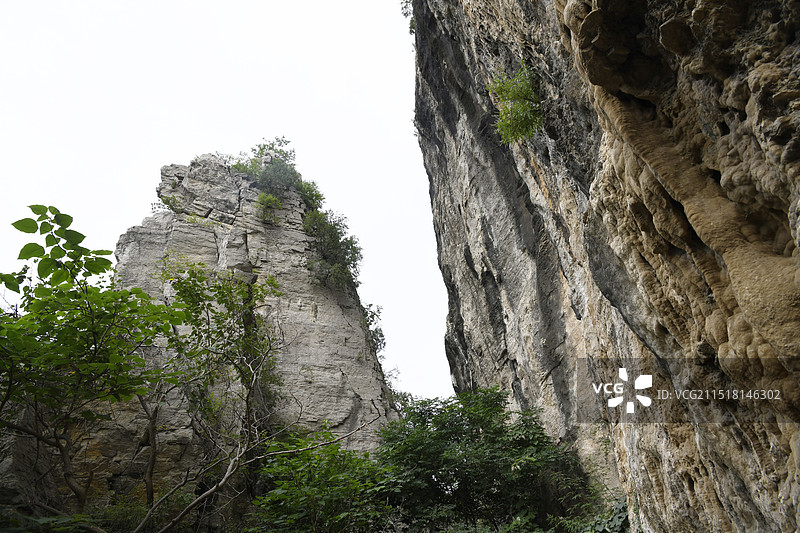 山东枣庄山亭区大裂谷：一处由1668年郯城大地震引发山崩而形成的地质奇观图片素材
