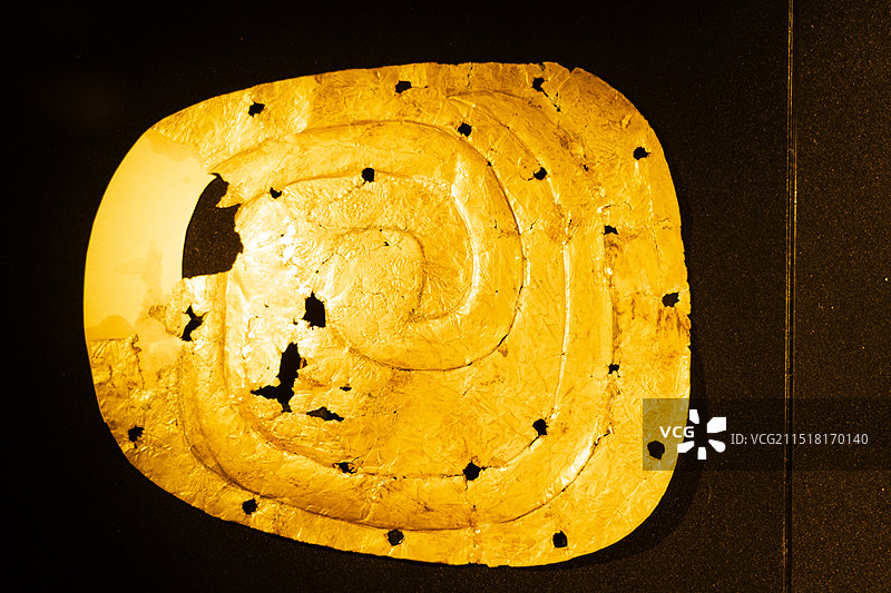 成都金沙遗址博物馆金箔盾牌图片素材