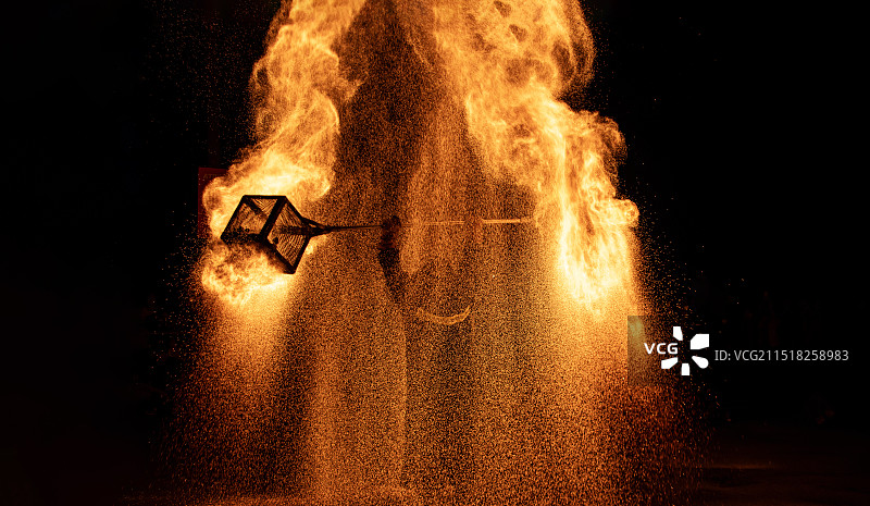 北京中秋非遗民俗表演火壶图片素材