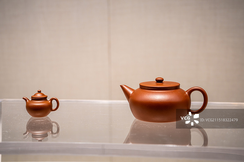 清代展示紫砂壶特写图片素材