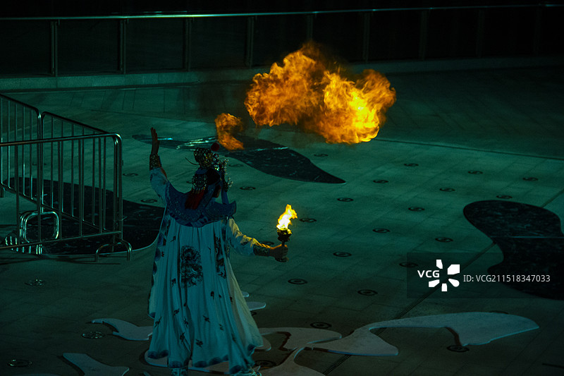 川剧变脸喷火图片素材