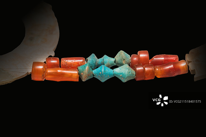 西周文物局部，七璜组玉佩之绿松石，玛瑙图片素材