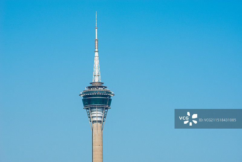 澳门旅游塔特写 蓝色天空下的城市地标建筑风景图片素材