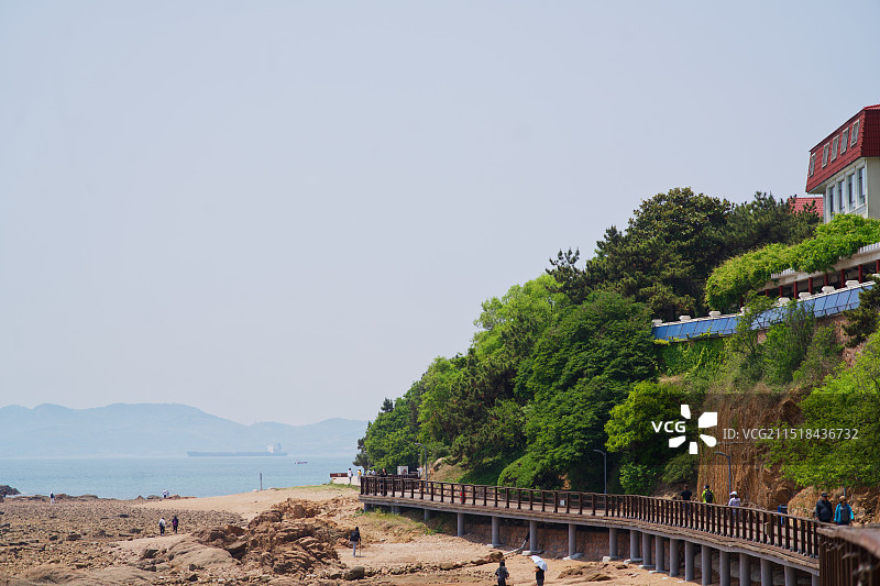青岛：海边漫步图片素材