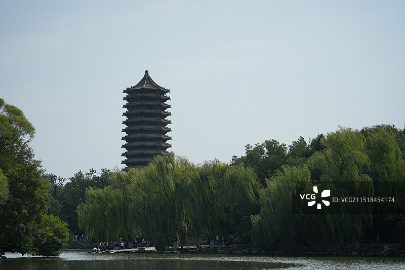 北京大学博雅塔，未名湖畔，密檐砖塔样式图片素材