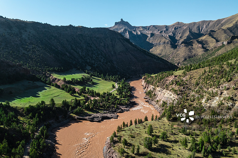 青海玉树杂多县昂赛大峡谷自然风光航拍图片素材