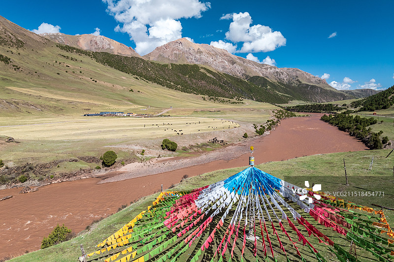 青海玉树杂多县昂赛大峡谷自然风光航拍图片素材