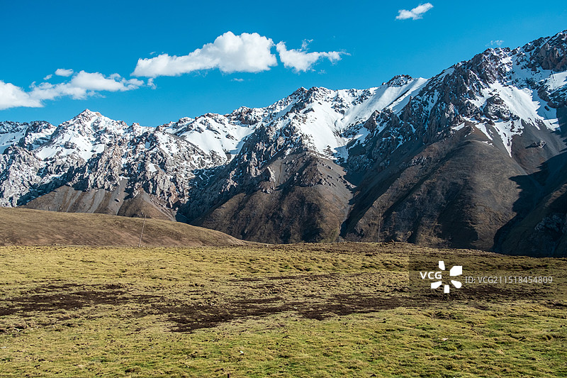 青海玉树治多县三江源澜沧江源头S224公路航拍雪山自然风光图片素材