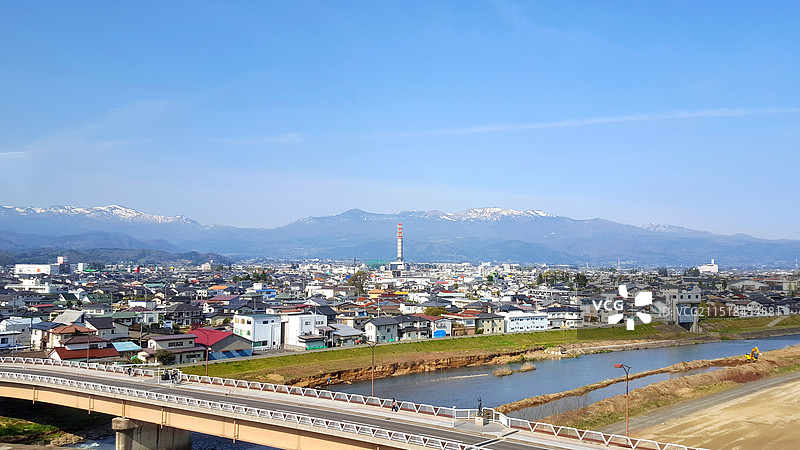 日本福岛县福岛市，东北新干线进站前的风景图片素材