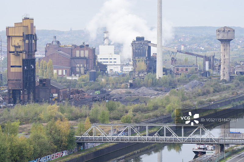 新旧工业、钢铁厂、天然气厂和氢气厂图片素材