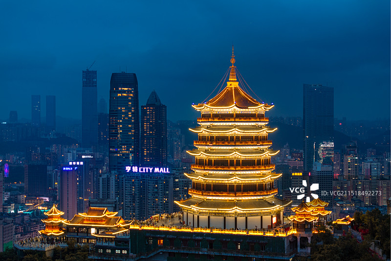 贵阳东山寺与城市夜景图片素材