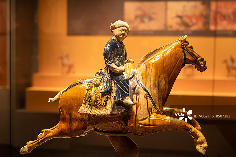 陕西西安博物院镇馆之宝国家一级文物三彩腾空马图片素材