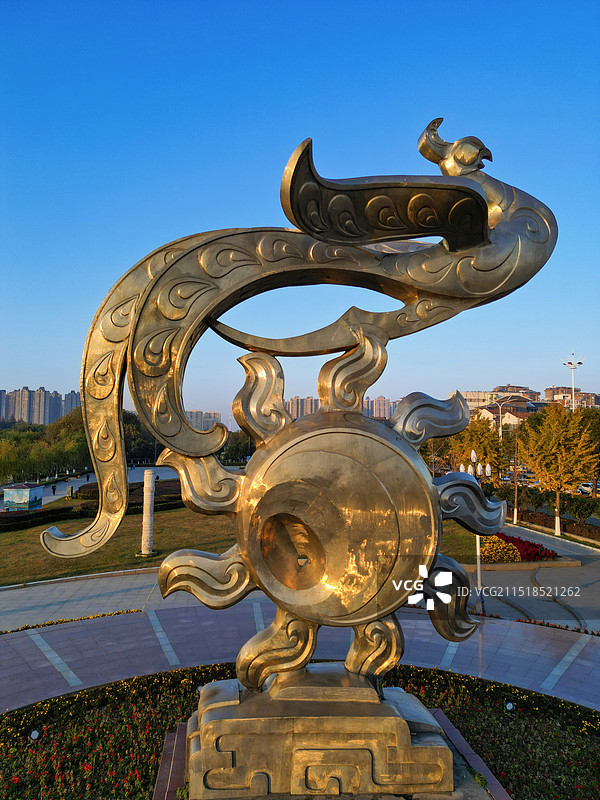 荆州金凤广场的金色日落图片素材