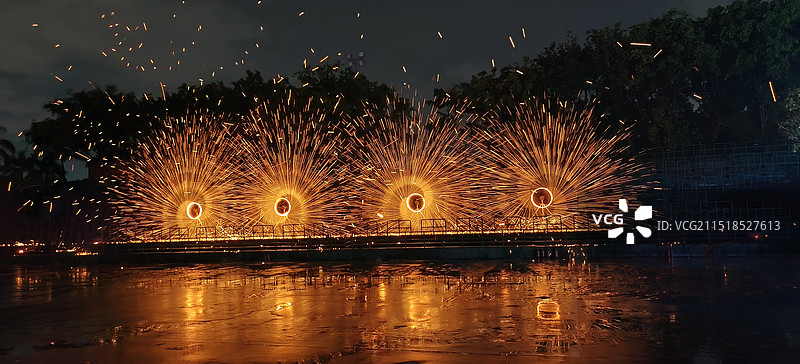 非遗铁花风火轮图片素材