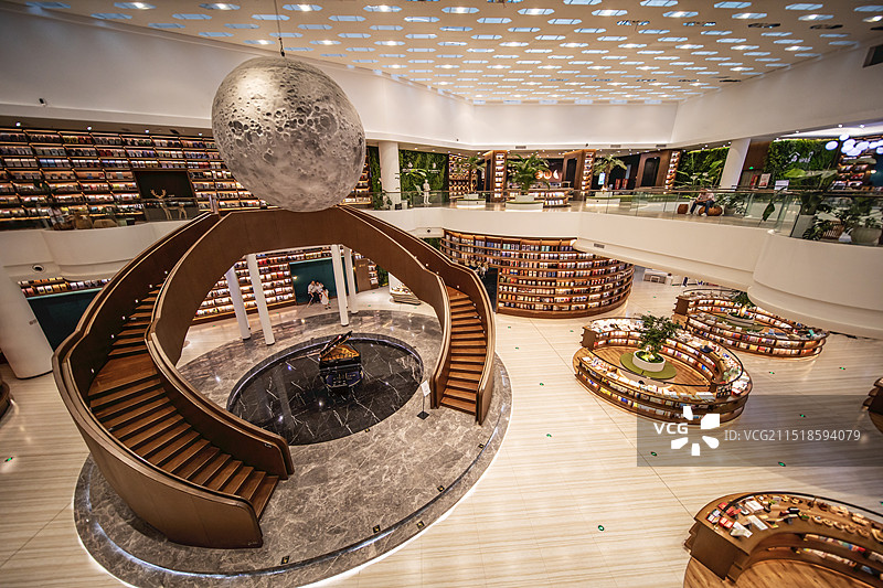 充满设计感的书店（盐城亭湖区言十买书店）图片素材