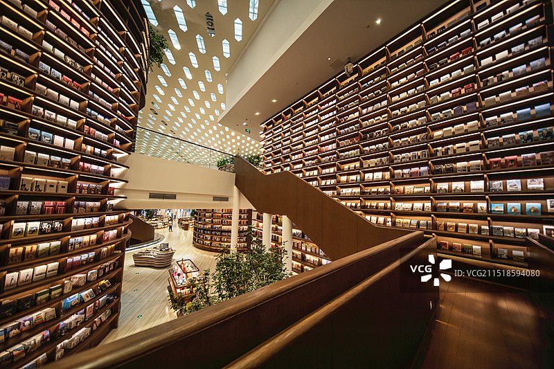 充满设计感的书店（盐城亭湖区言十买书店）图片素材