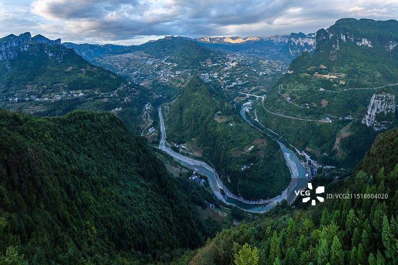 湖北恩施大峡谷世界地质公园日落时分风光图片素材