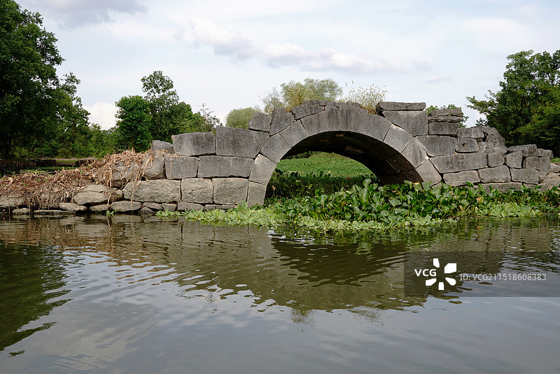 桂林临林会仙湿地公园的石拱桥图片素材