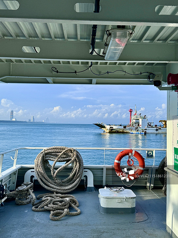 三亚蜈支洲岛轮渡船风景特写图片素材