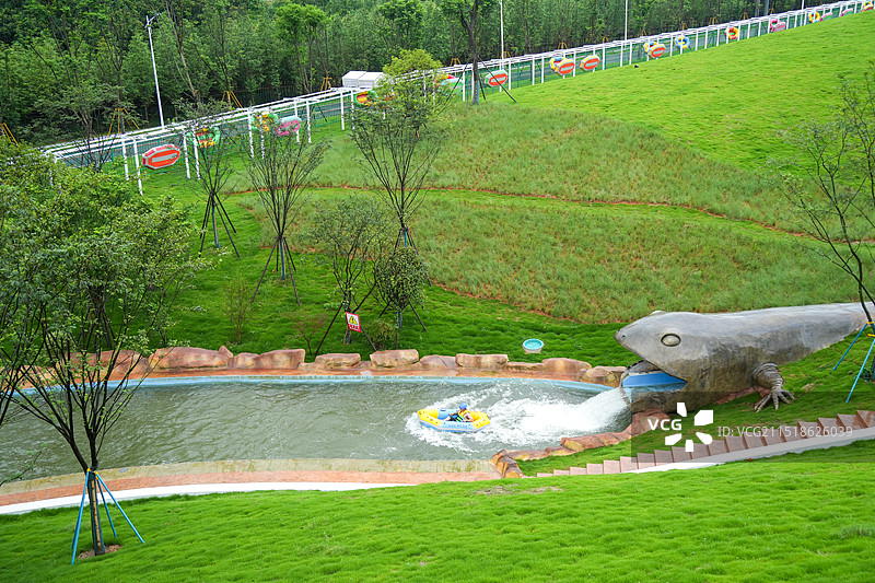 湖州 安吉 浮云谷乐园 游乐园 漂流 大鲵 草地 娃娃鱼图片素材