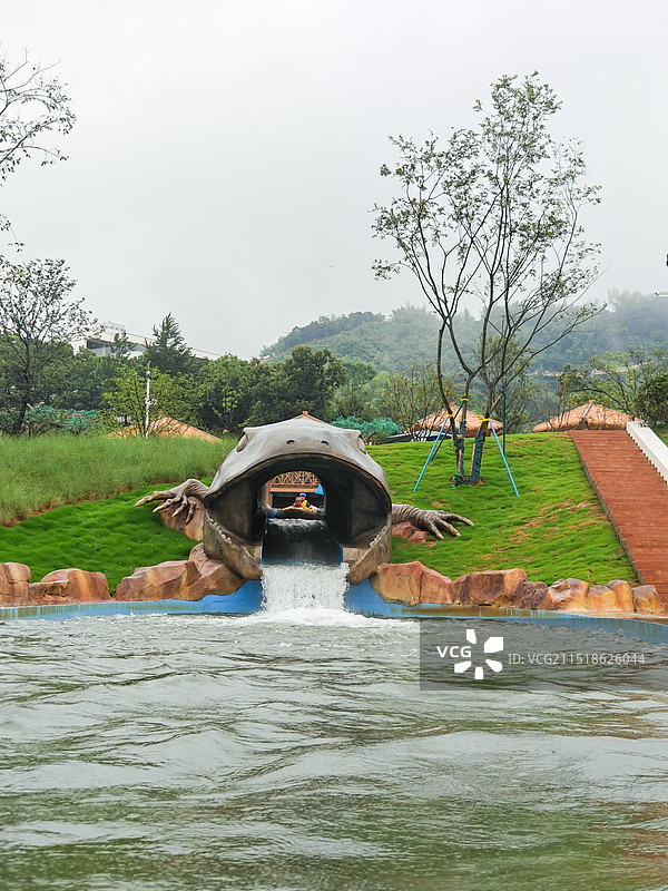 湖州 安吉 浮云谷乐园 游乐园 漂流 大鲵 草地 娃娃鱼图片素材