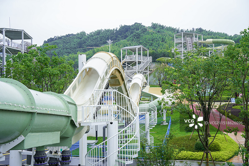 湖州 安吉 浮云谷乐园 游乐园 水上乐园 滑道 滑梯 刺激图片素材