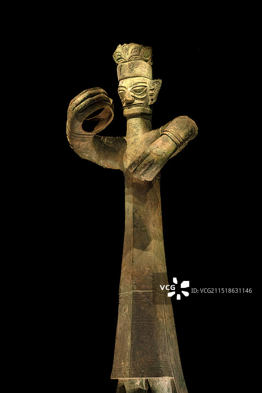 三星堆博物馆青铜大立人像图片素材