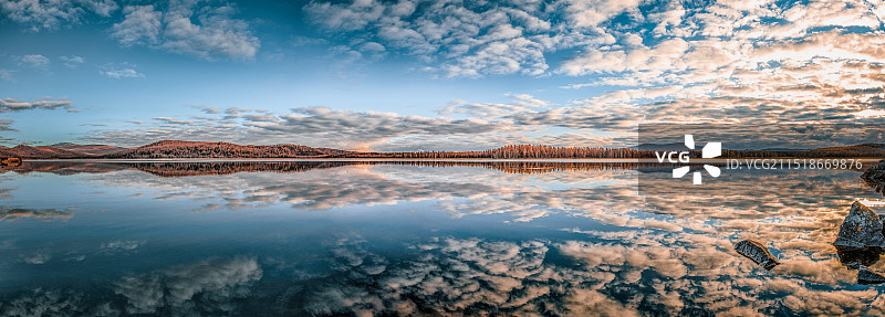 中国内蒙古自治区兴安盟阿尔山杜鹃湖秋季图片素材