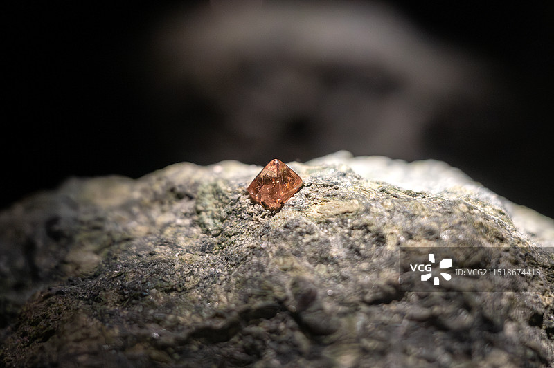 重庆市自然资源科普馆展出的金刚石矿物标本图片素材