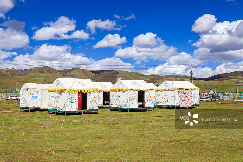 祁连大草原游牧人家蒙古包图片素材