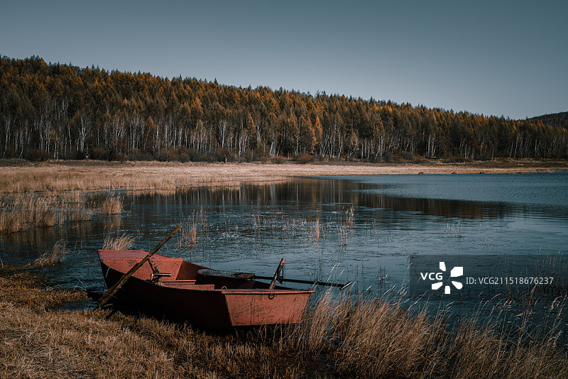 中国内蒙古自治区兴安盟阿尔山景区仙鹤湖湖边秋季图片素材