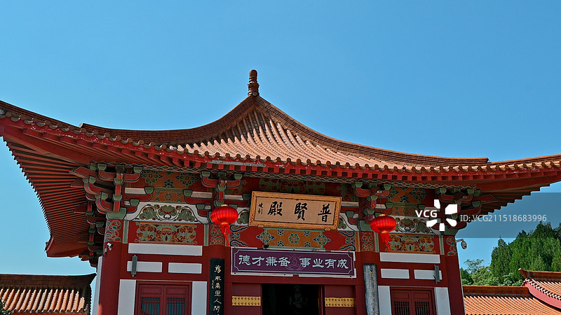 江苏徐州宝莲寺普贤殿，香火祈福图片素材
