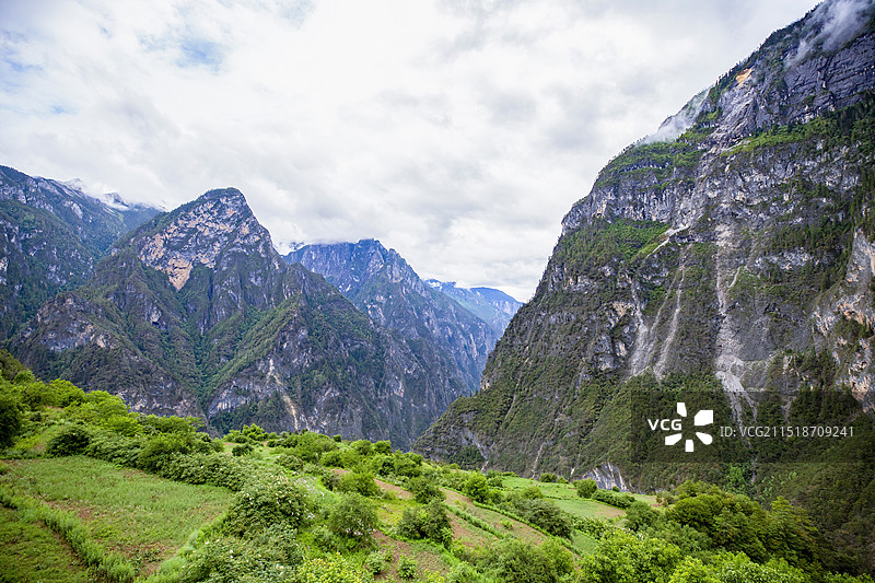 云南迪庆香格里拉巴拉格宗巴拉村的自然景色图片素材