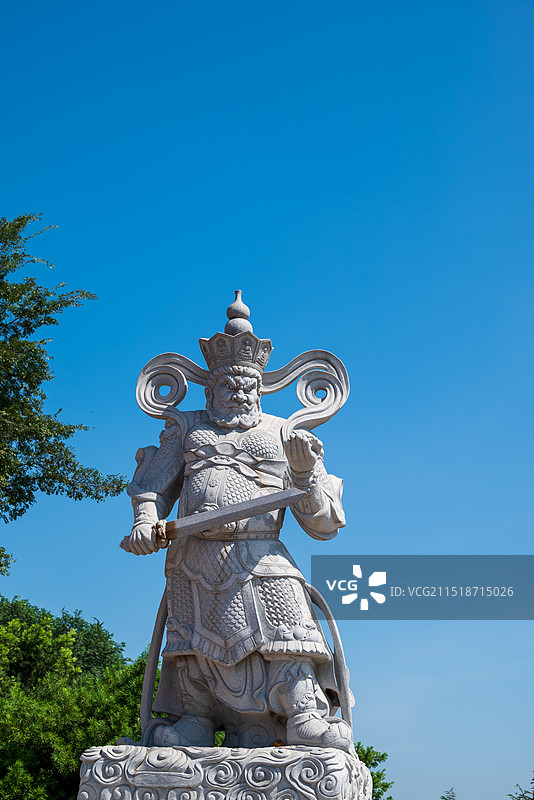 江苏徐州宝莲寺增长天王，香火祈福图片素材