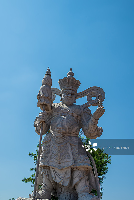 江苏徐州宝莲寺多闻天王，香火祈福图片素材
