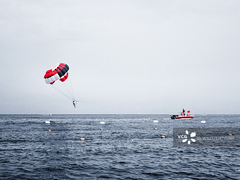 海上滑翔伞图片素材