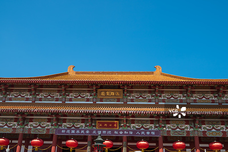 江苏徐州宝莲寺大雄宝殿，香火祈福图片素材