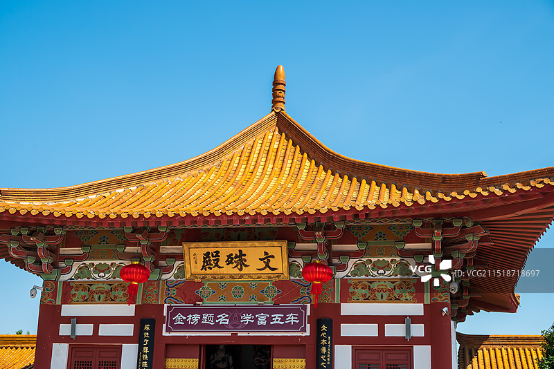 江苏徐州宝莲寺文殊殿，香火祈福图片素材