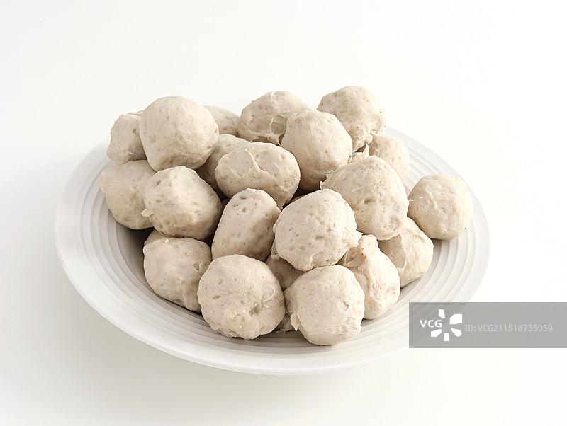 白色桌面上的一碗美食肉丸子图片素材