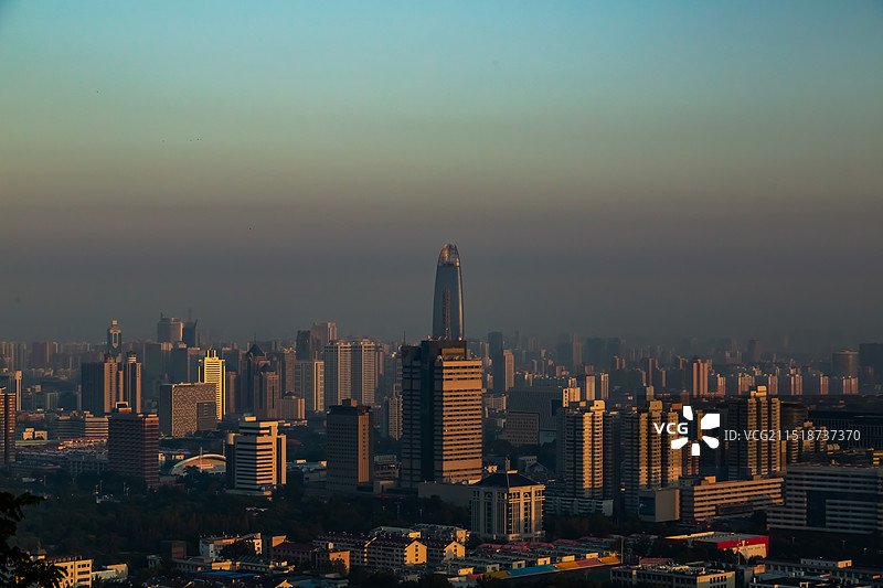 千佛山日出的壮美城市图片素材